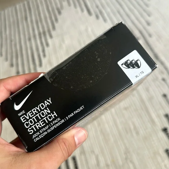 Nike - Picture 2 of 6